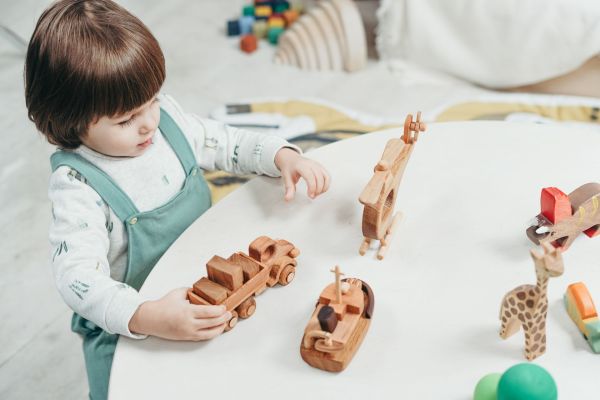 Jouets éco-responsables et artisanaux : le choix durable